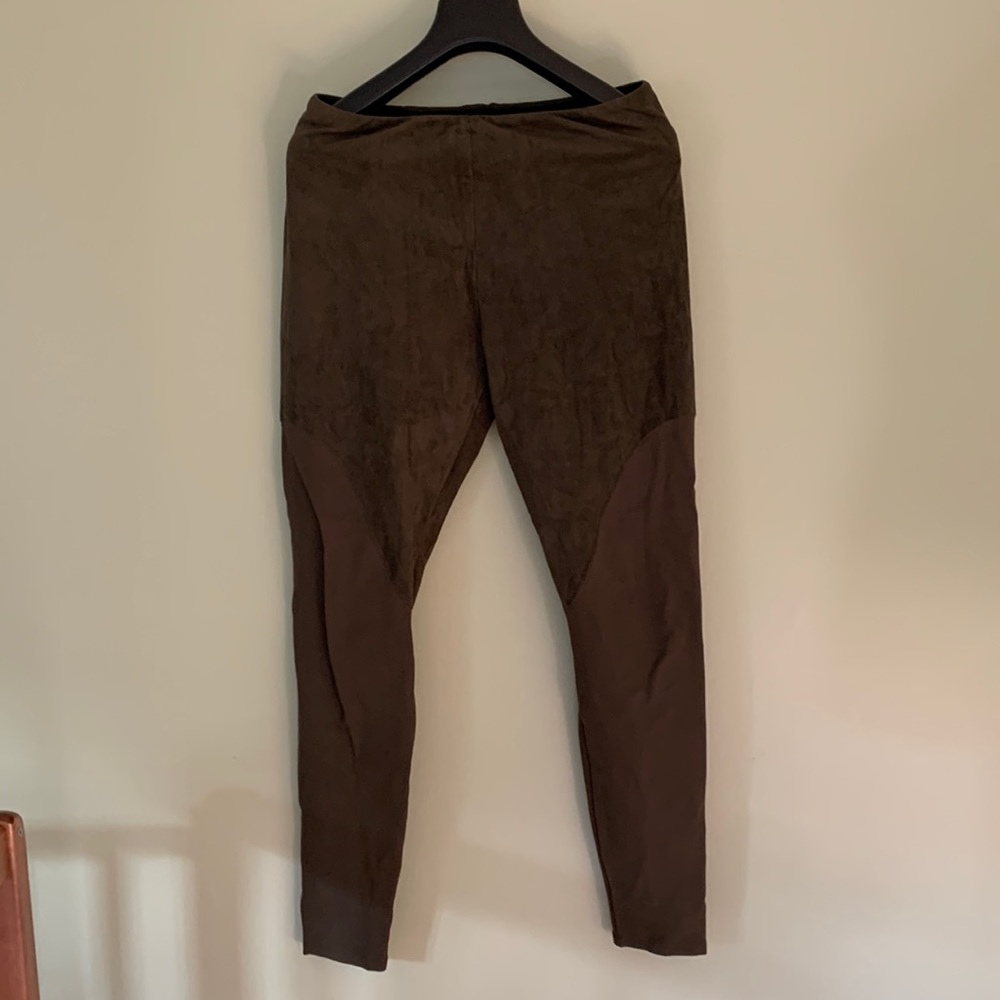 Unusually made and interesting leggings, lyses